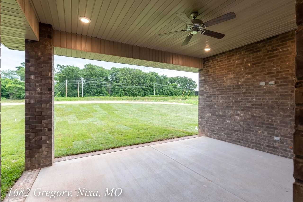 1682 N Gregory Dr - Photo 6 of 21