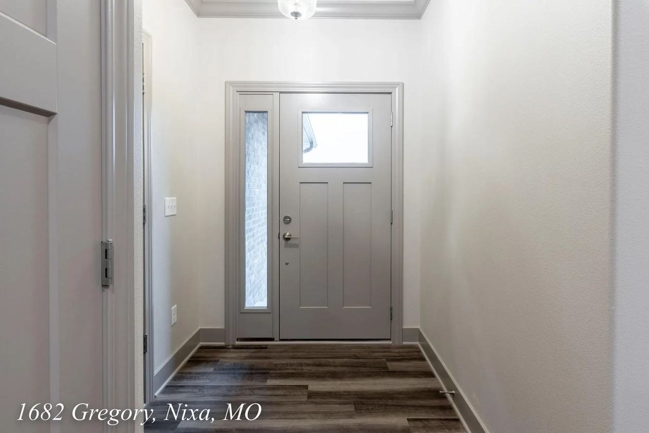 1682 N Gregory Dr - Photo 7 of 21