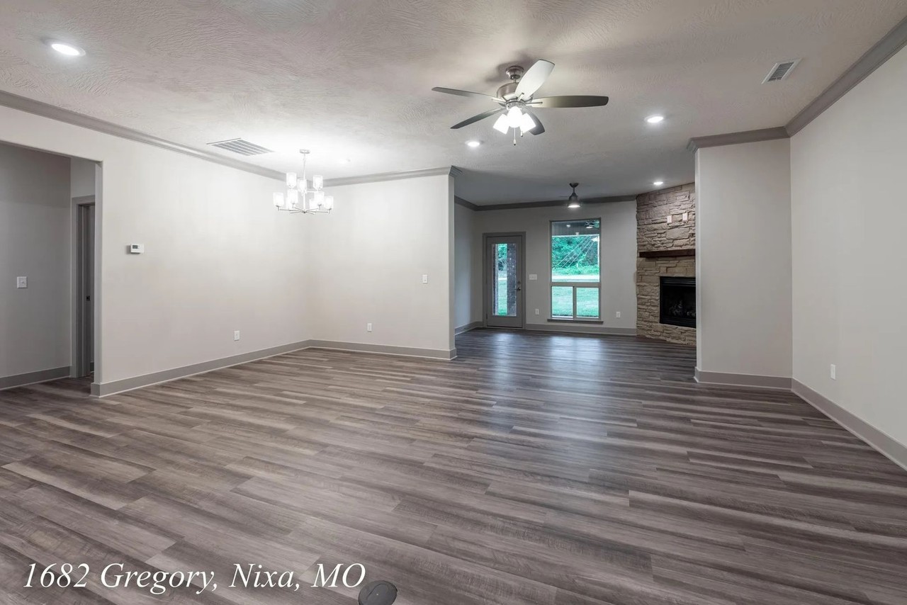 1682 N Gregory Dr - Photo 5 of 29