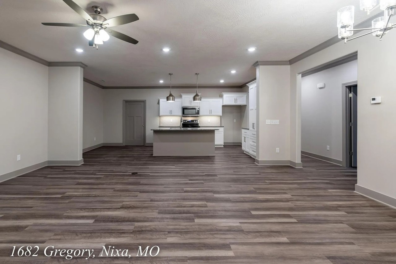 1682 N Gregory Dr - Photo 6 of 29