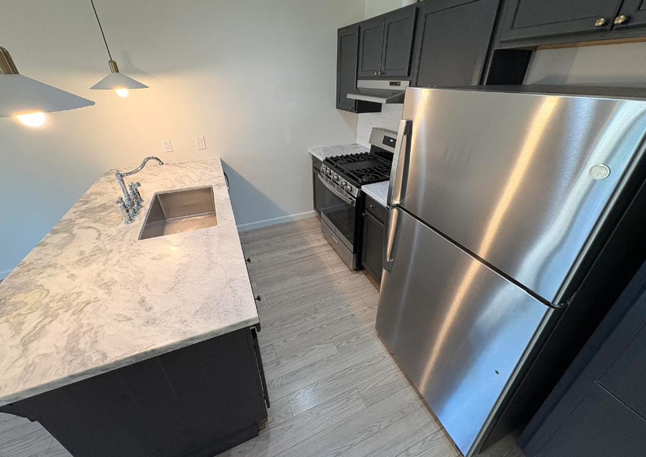 1600 N Goddard St - Photo 5 of 16