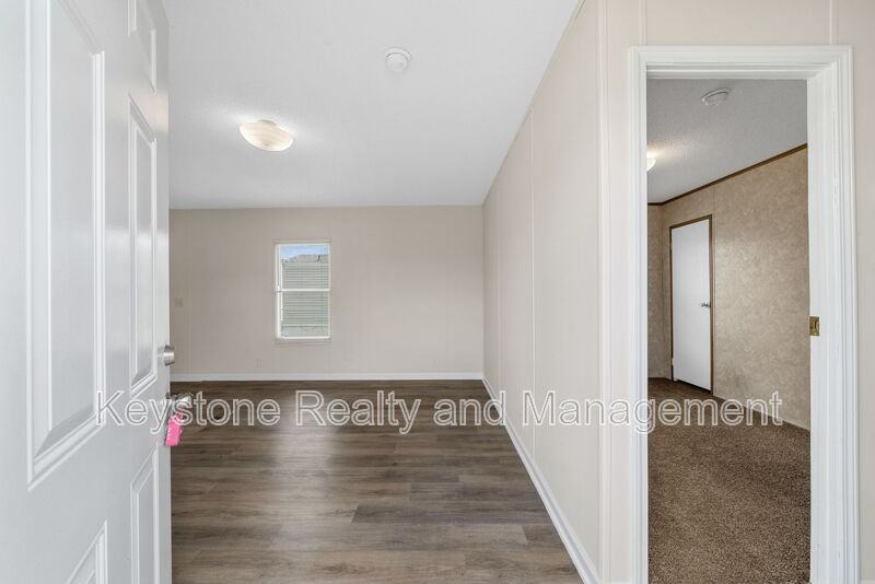 812 Monroe Ln - Photo 3 of 15