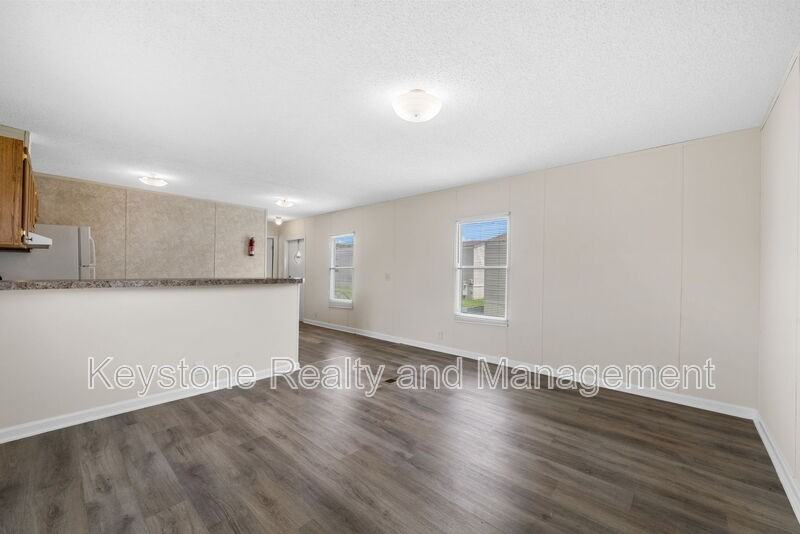 812 Monroe Ln - Photo 4 of 15