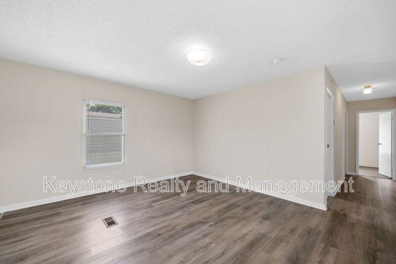 812 Monroe Ln - Photo 5 of 15