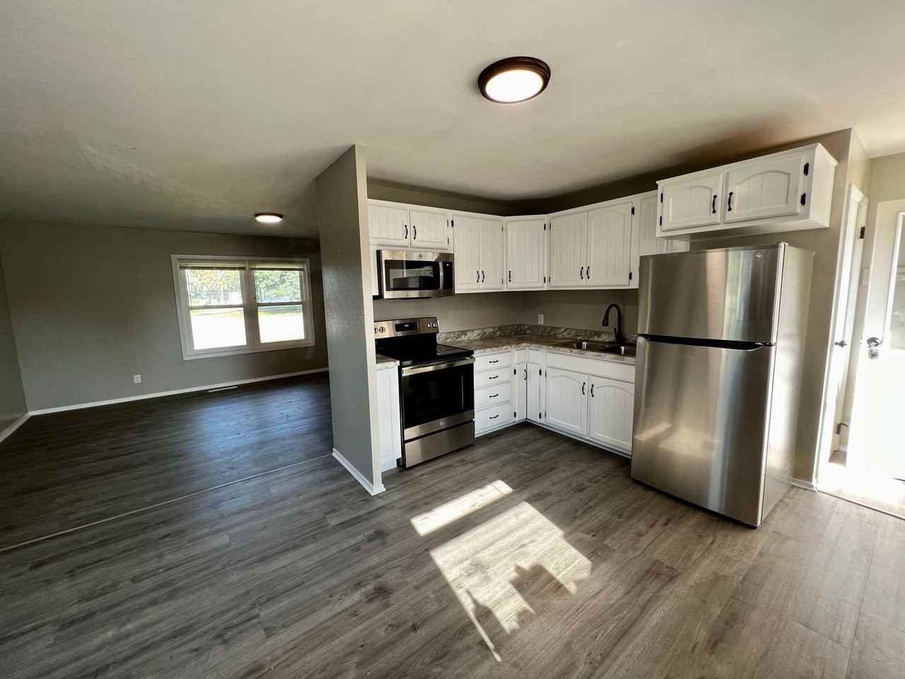 214 Jane Ct - Photo 4 of 17