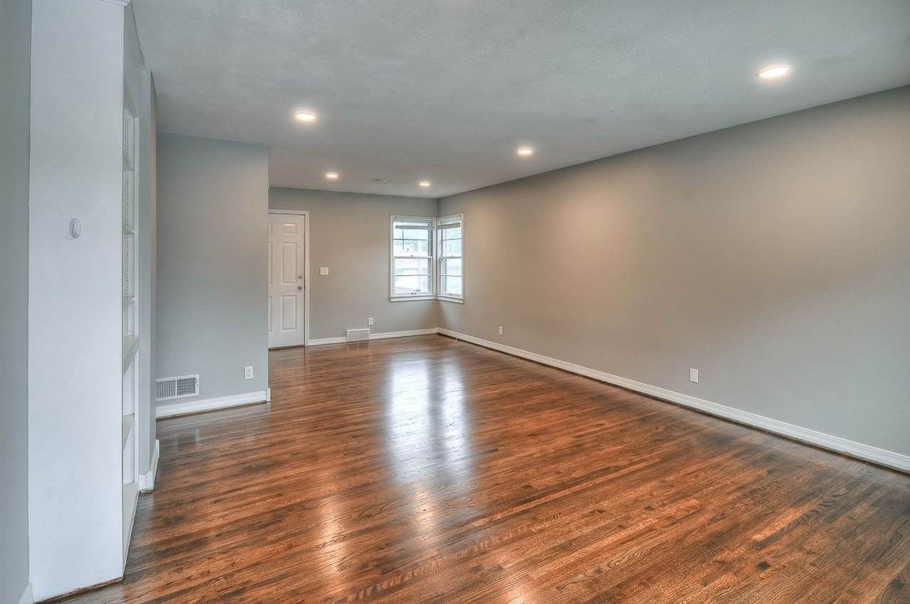 5415 Poppleton Ave - Photo 4 of 34