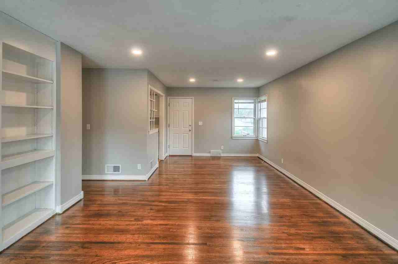 5415 Poppleton Ave - Photo 5 of 34