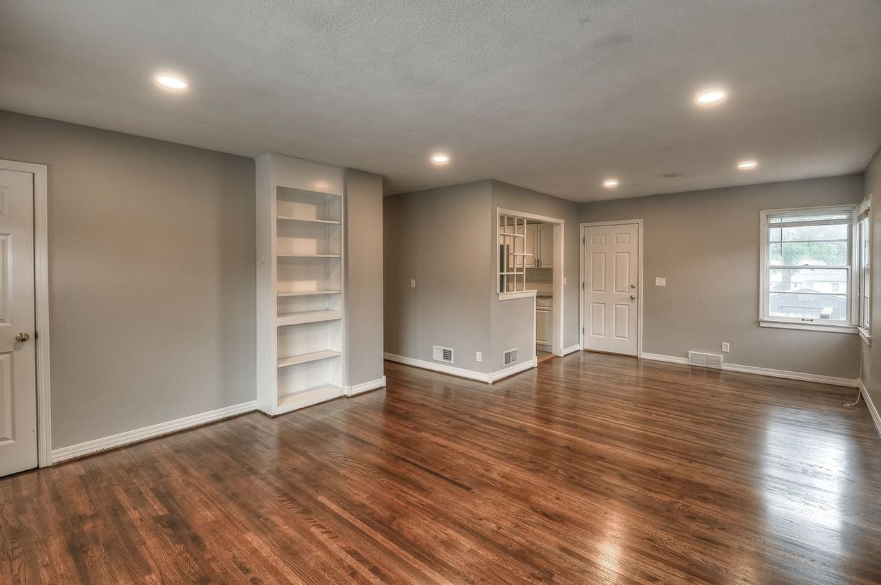 5415 Poppleton Ave - Photo 7 of 34