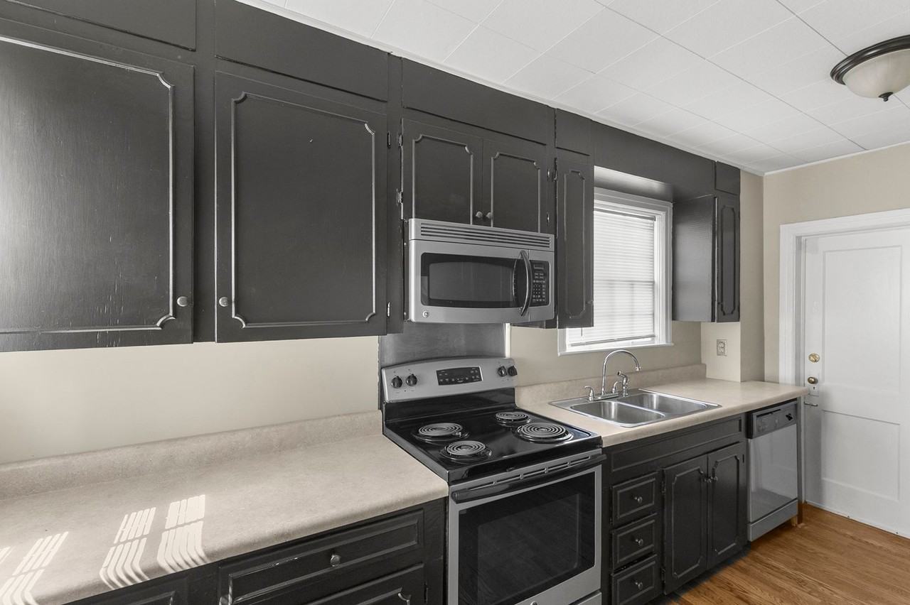 301 Euclid Ave - Photo 2 of 36