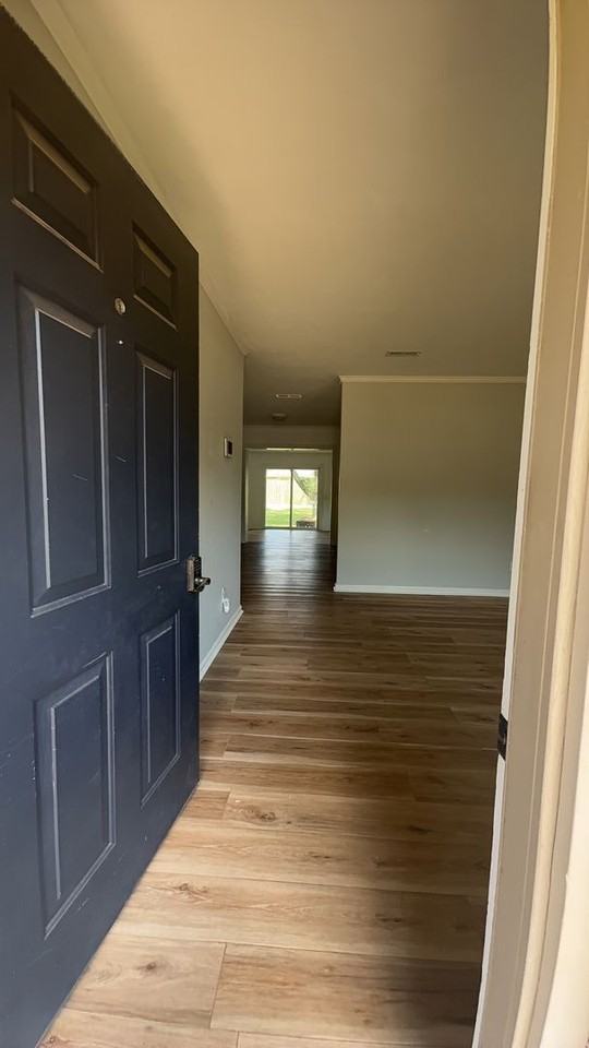 210 Chinook Dr - Photo 2 of 4