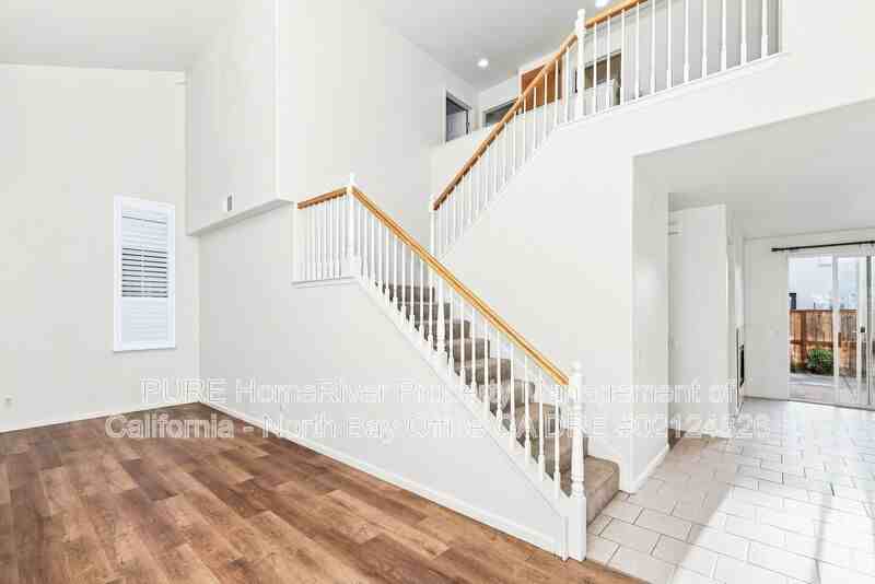 2647 Silver Stone Ln - Photo 7 of 35