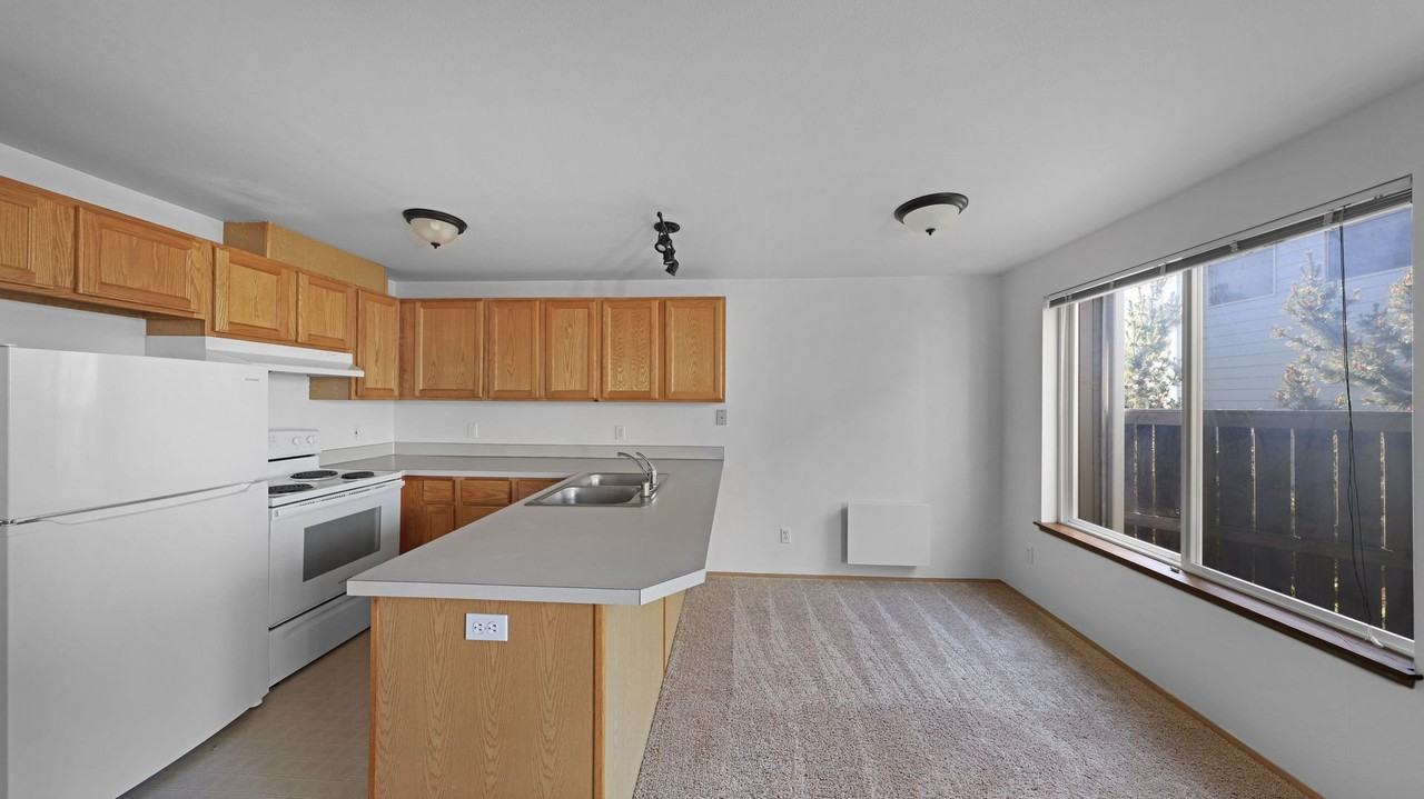 416 S Oak Harbor St #A1 - Photo 4 of 9