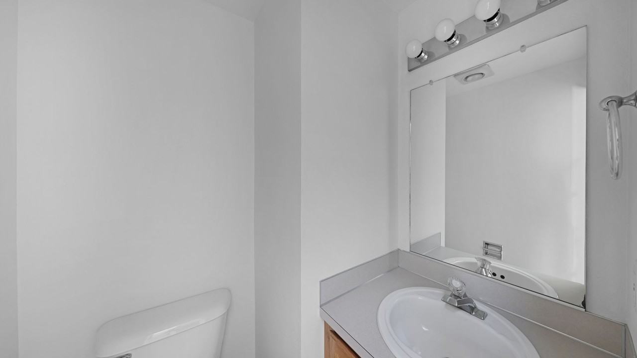 416 S Oak Harbor St #A1 - Photo 6 of 9