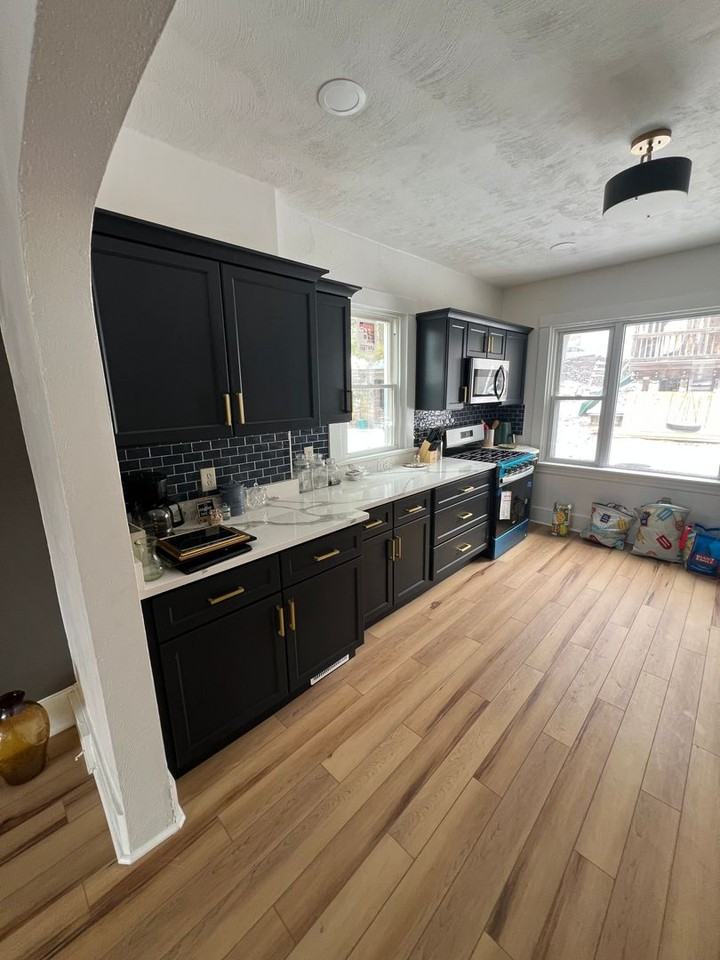 825 Berkshire Ave - Photo 3 of 24