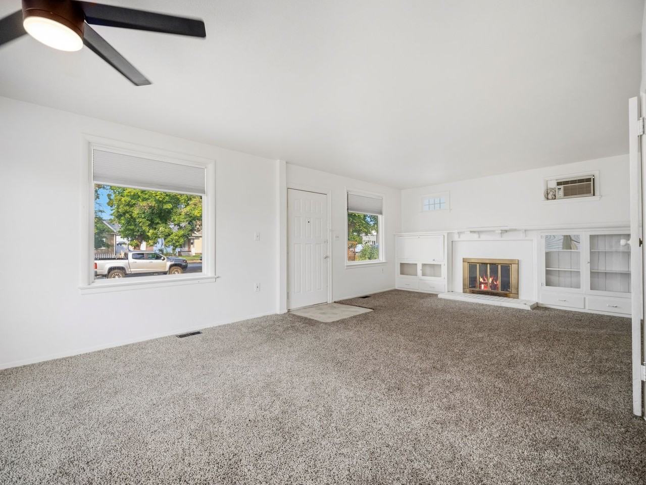 2418 N Cincinnati St - Photo 2 of 43