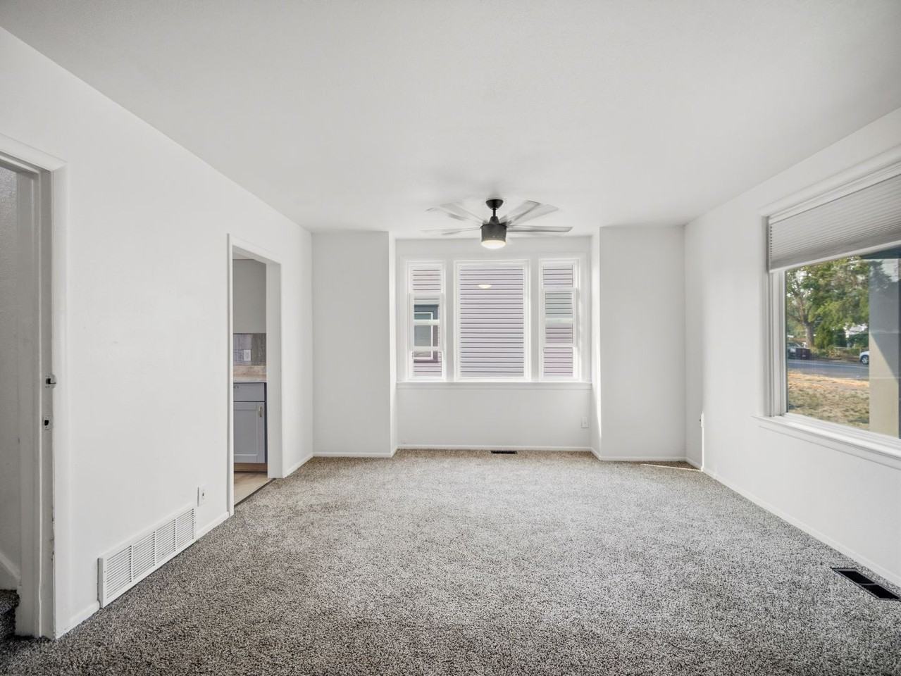 2418 N Cincinnati St - Photo 7 of 43