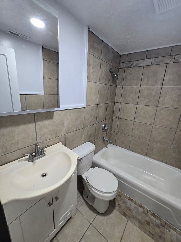 2009 Bain Dr - Photo 5 of 11