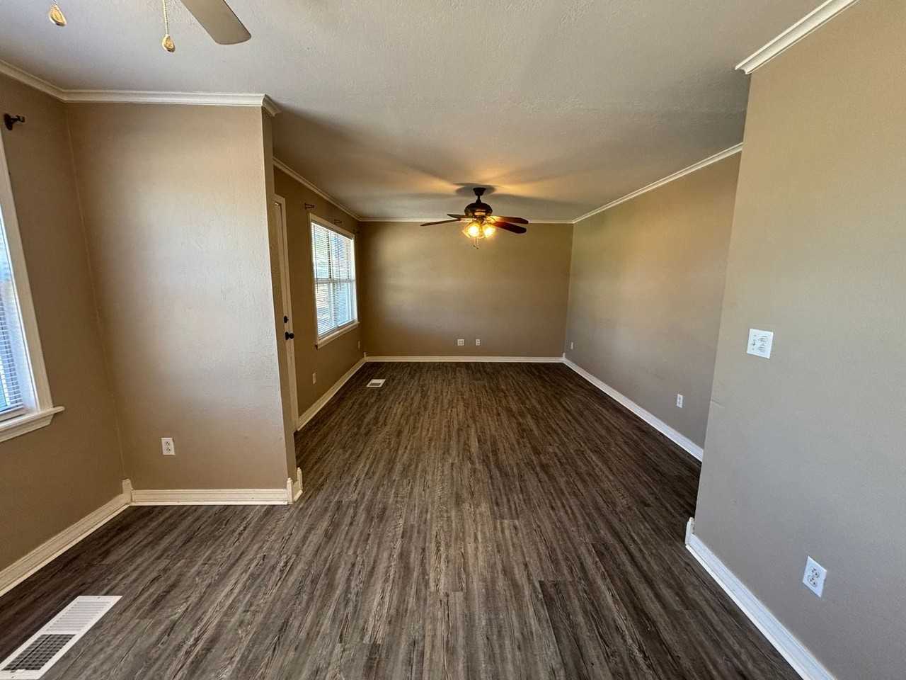 560 E O St - Photo 2 of 11