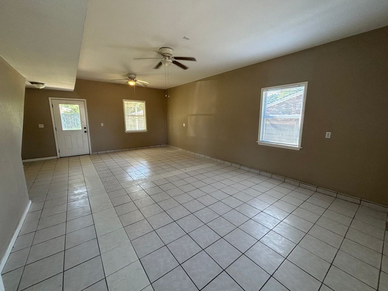 560 E O St - Photo 5 of 11