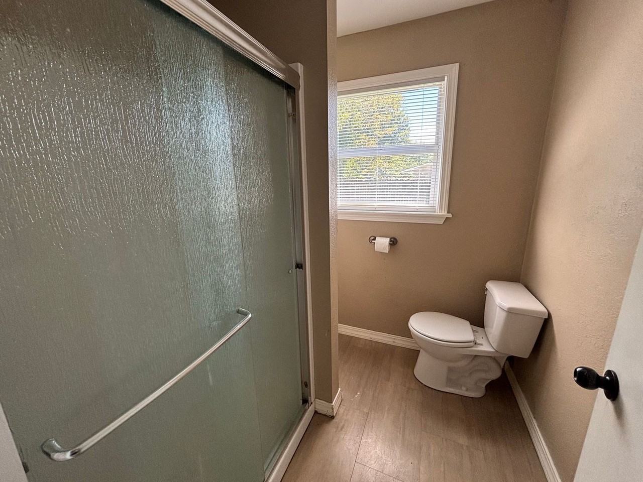 560 E O St - Photo 7 of 11