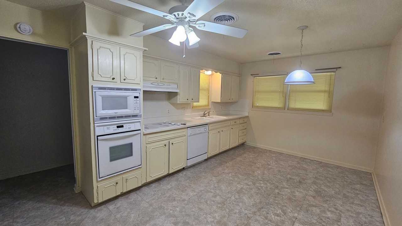 2805 Carter St - Photo 6 of 14