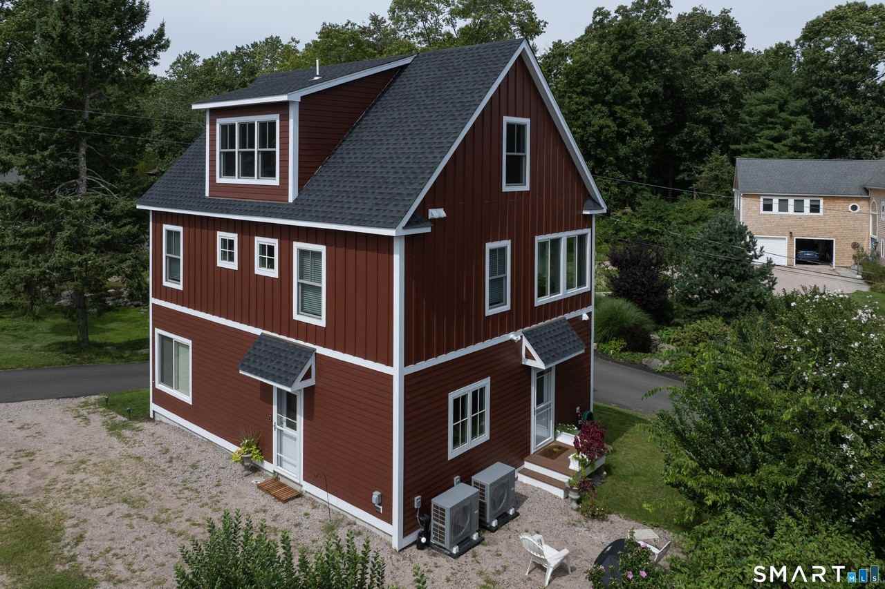77 Reeves Ave - Photo 3 of 31