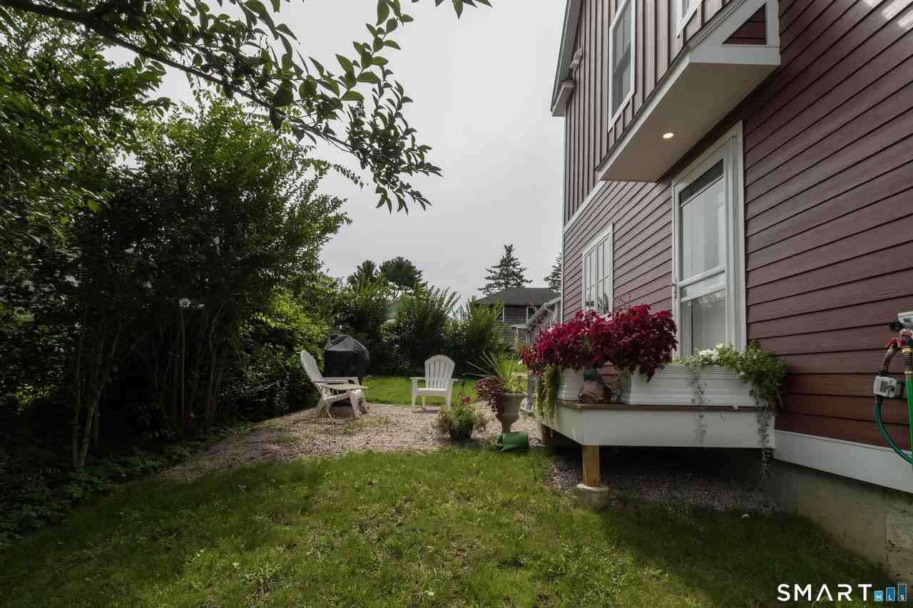 77 Reeves Ave - Photo 4 of 31