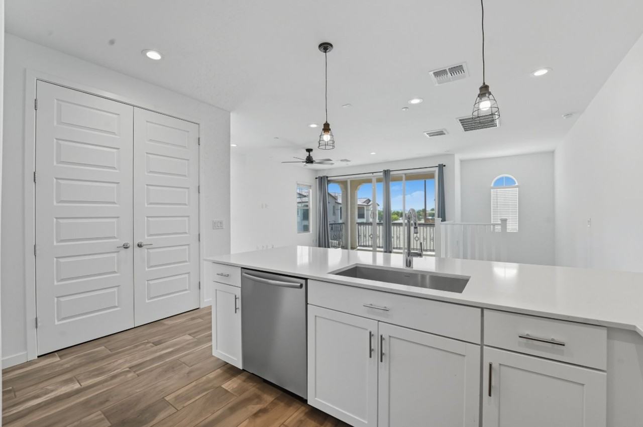 4063 E Amoroso Dr - Photo 2 of 50