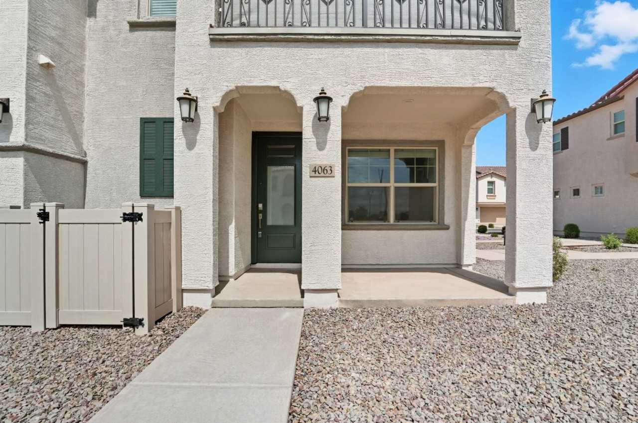 4063 E Amoroso Dr - Photo 4 of 50