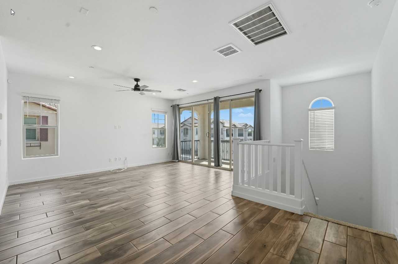 4063 E Amoroso Dr - Photo 5 of 50