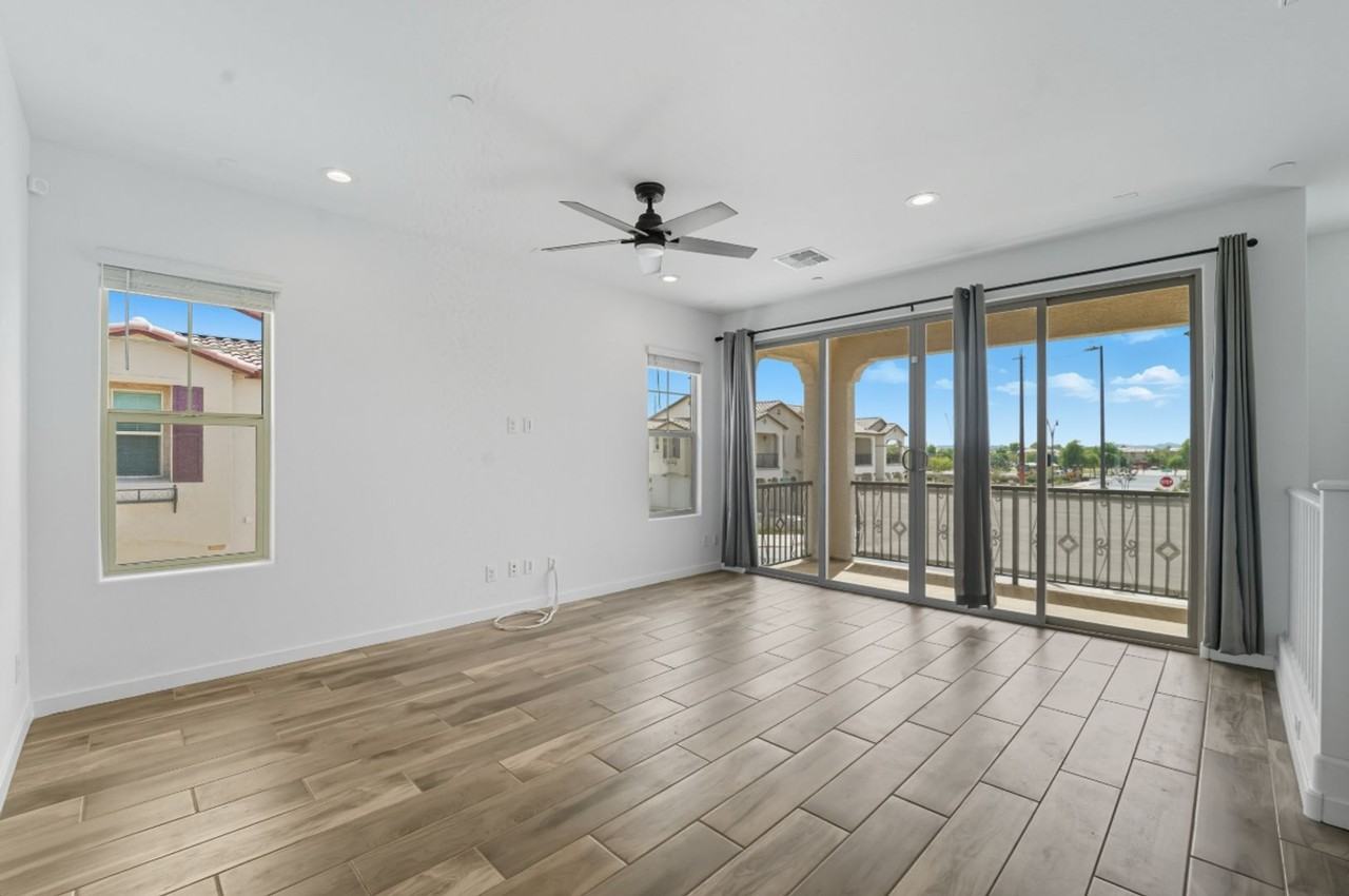 4063 E Amoroso Dr - Photo 6 of 50