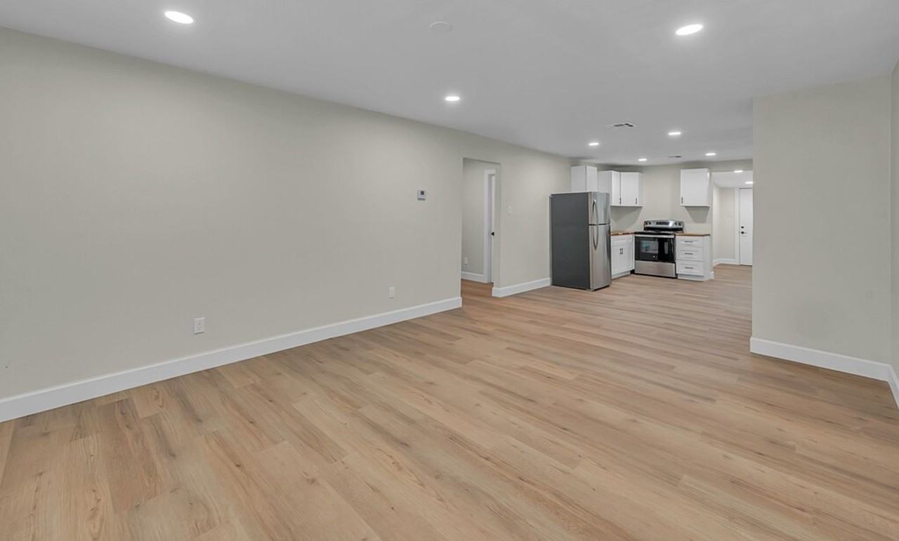 2730 Proctor Ave - Photo 2 of 32