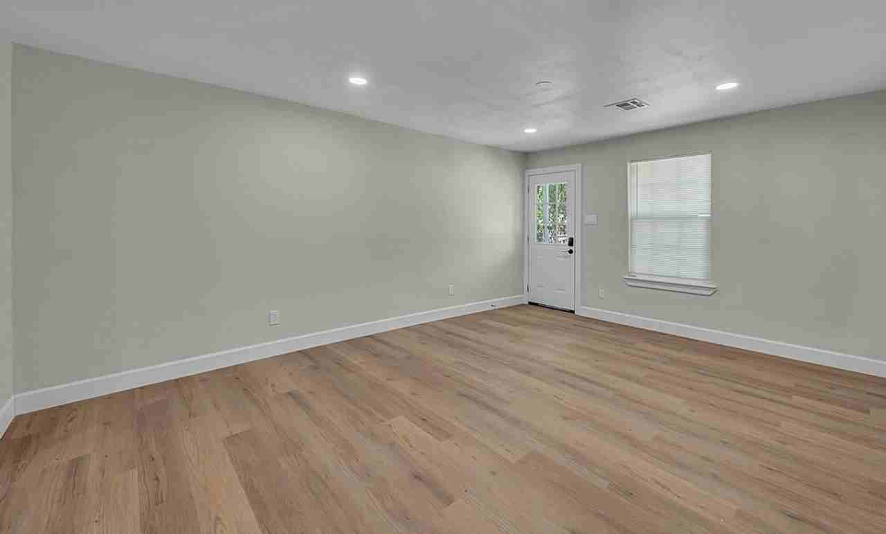 2730 Proctor Ave - Photo 4 of 32