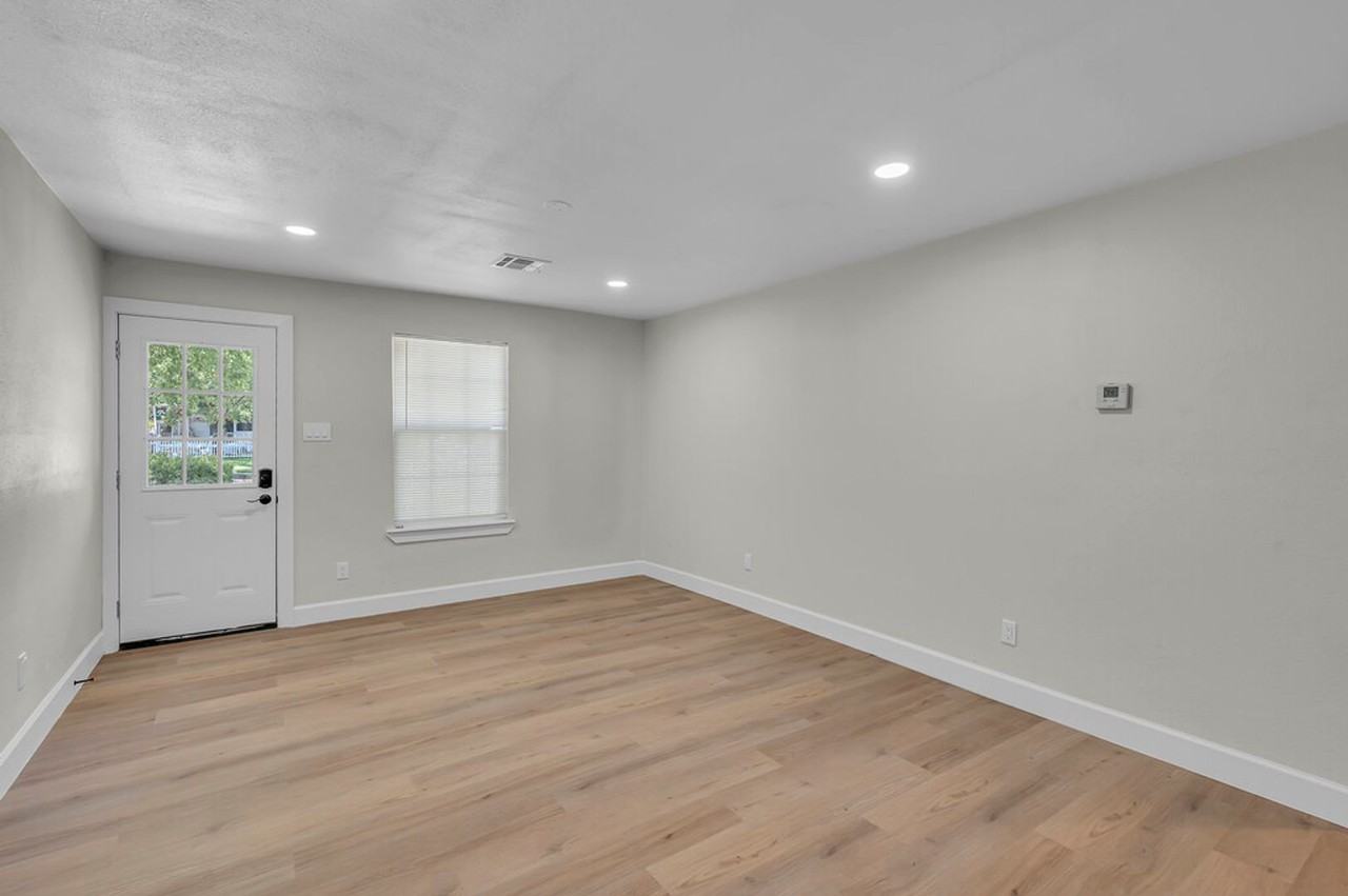 2730 Proctor Ave - Photo 5 of 32