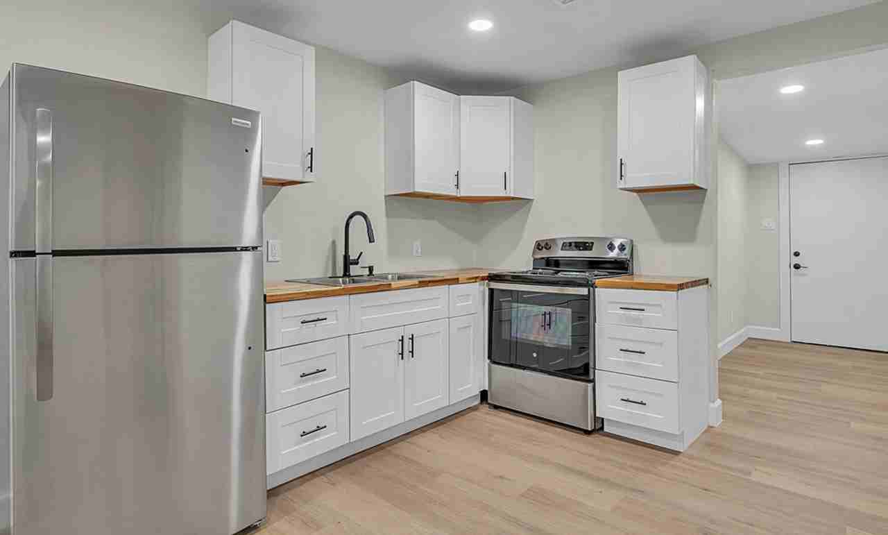 2730 Proctor Ave - Photo 7 of 32