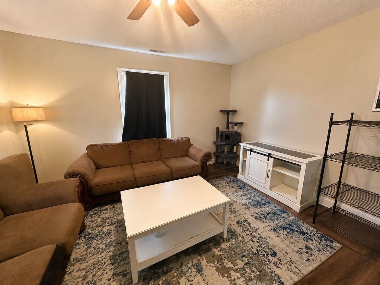 643 Golfview Dr - Photo 2 of 9