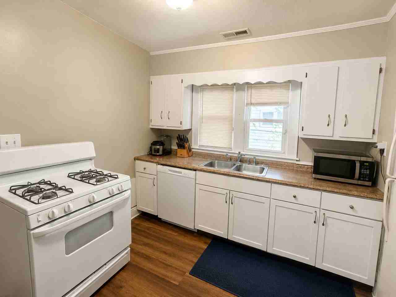 643 Golfview Dr - Photo 3 of 9