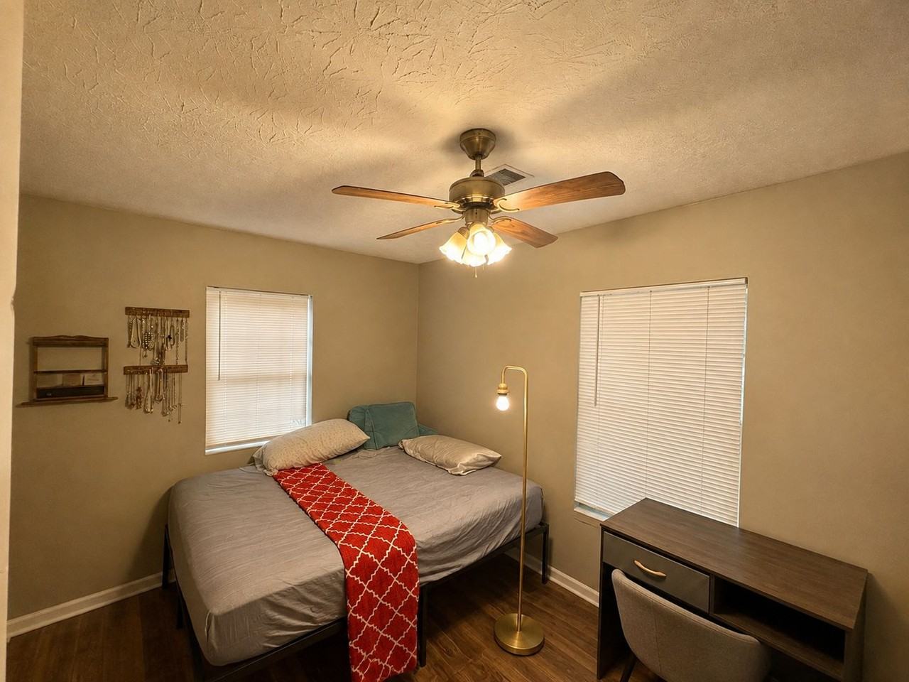 643 Golfview Dr - Photo 6 of 9