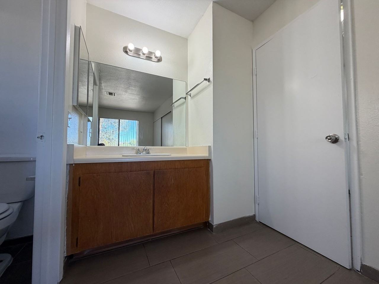 3704 Scuba Cir - Photo 6 of 16