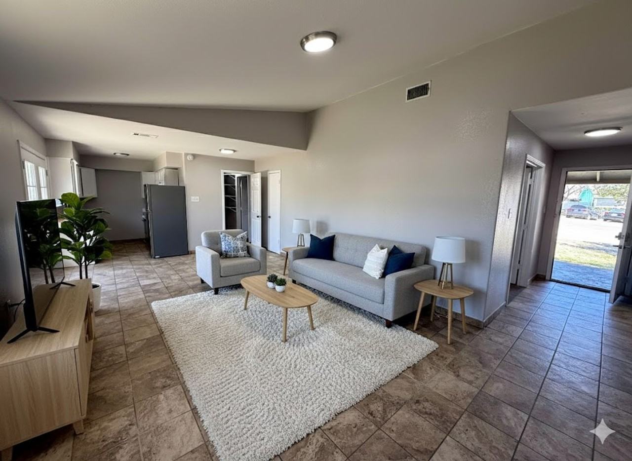 6700 Rockridge Ct - Photo 4 of 7