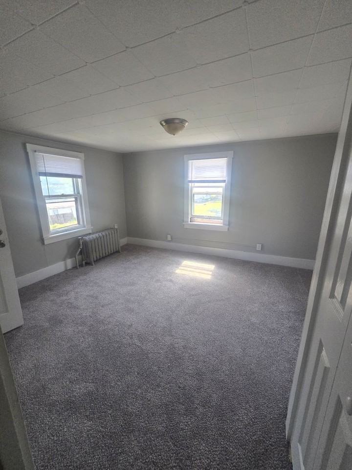 719 E 15th St - Photo 3 of 7