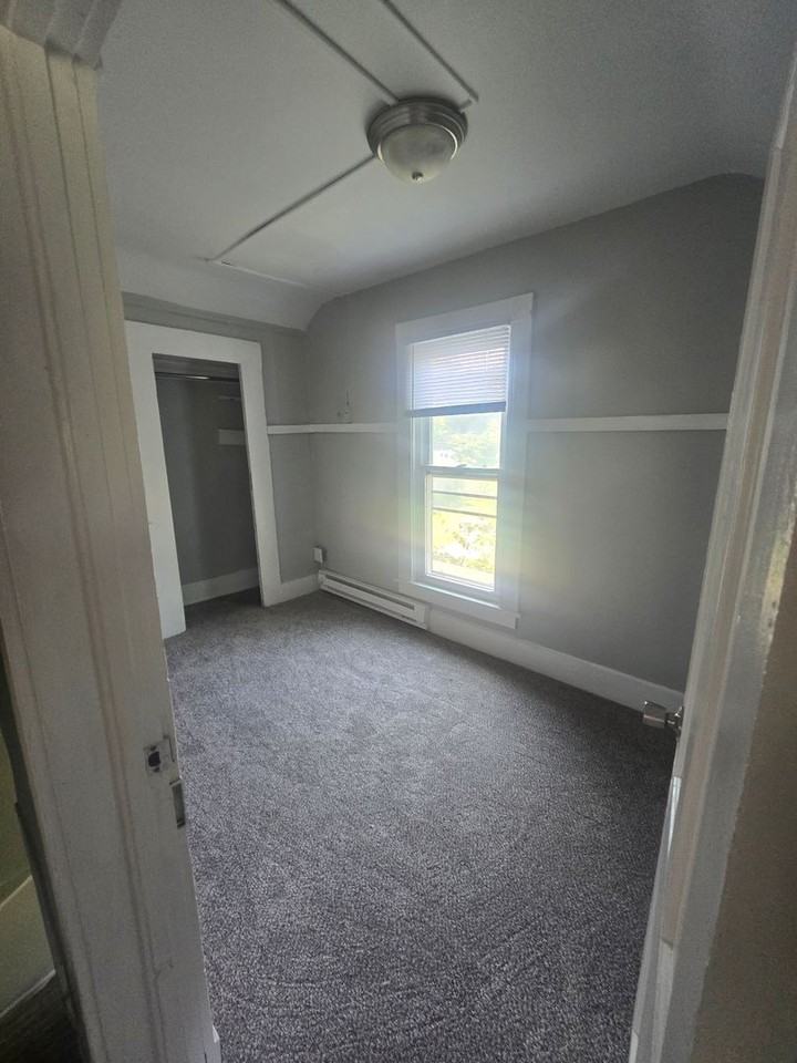 719 E 15th St - Photo 5 of 7