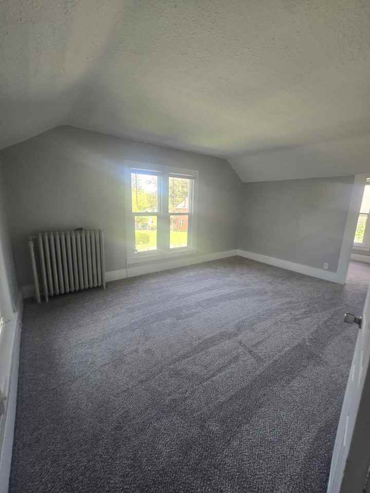 719 E 15th St - Photo 6 of 7
