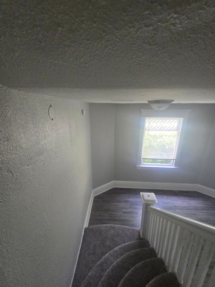 719 E 15th St - Photo 7 of 7