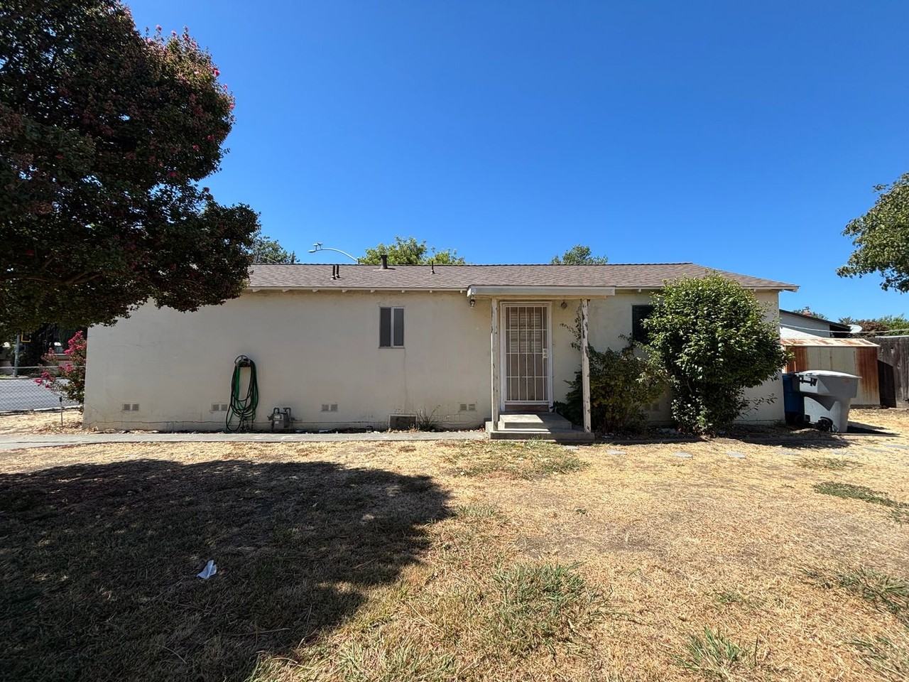 1455 Alamo Dr - Photo 2 of 13