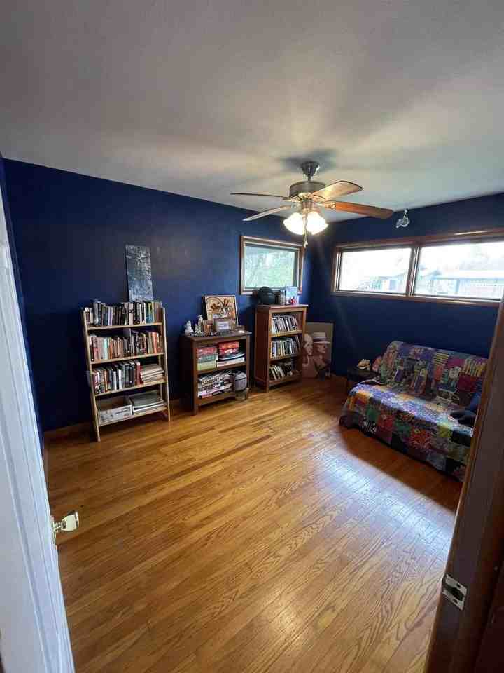 1904 E Maxwell Ln - Photo 7 of 17