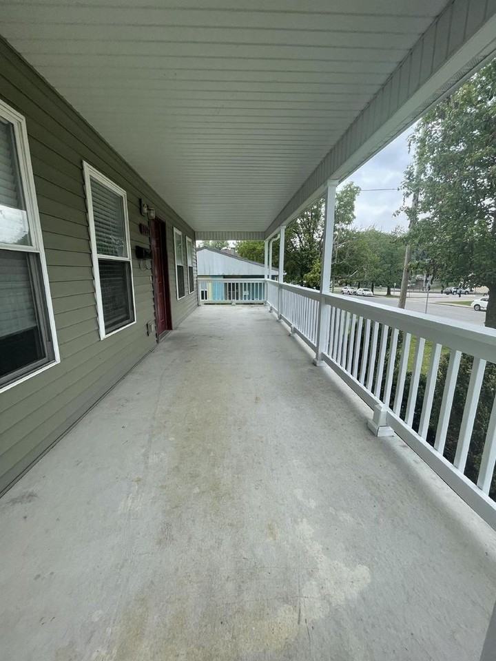 305 S Mitchell St - Photo 2 of 23