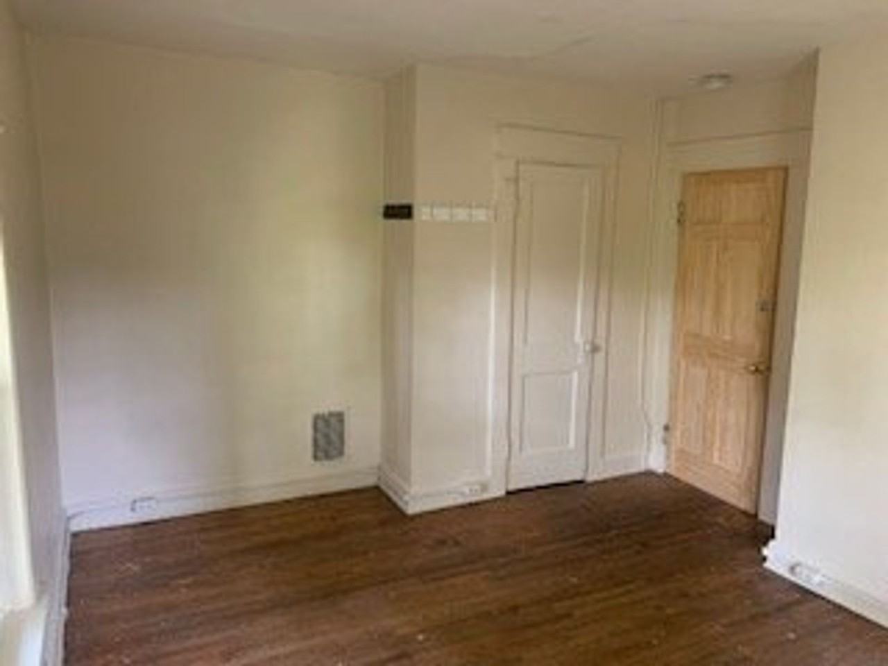 320 N Lincoln St - Photo 3 of 47