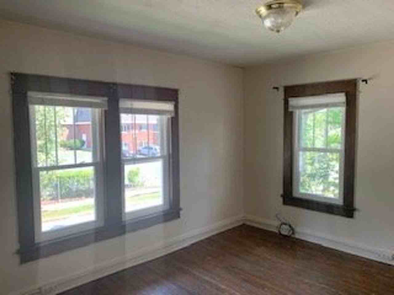 320 N Lincoln St - Photo 5 of 47