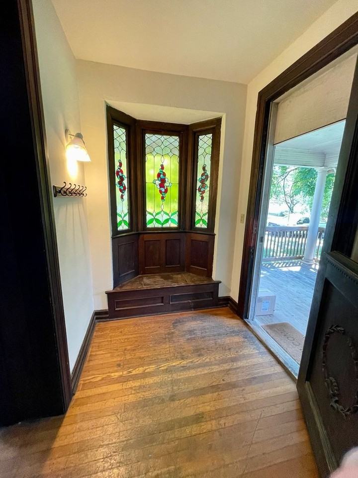 321 N Indiana Ave #1 - Photo 2 of 32